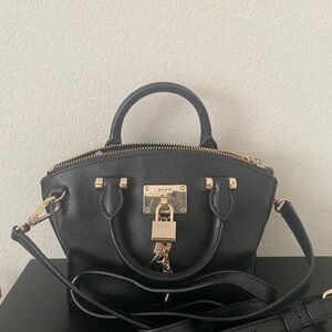 Dkny purse